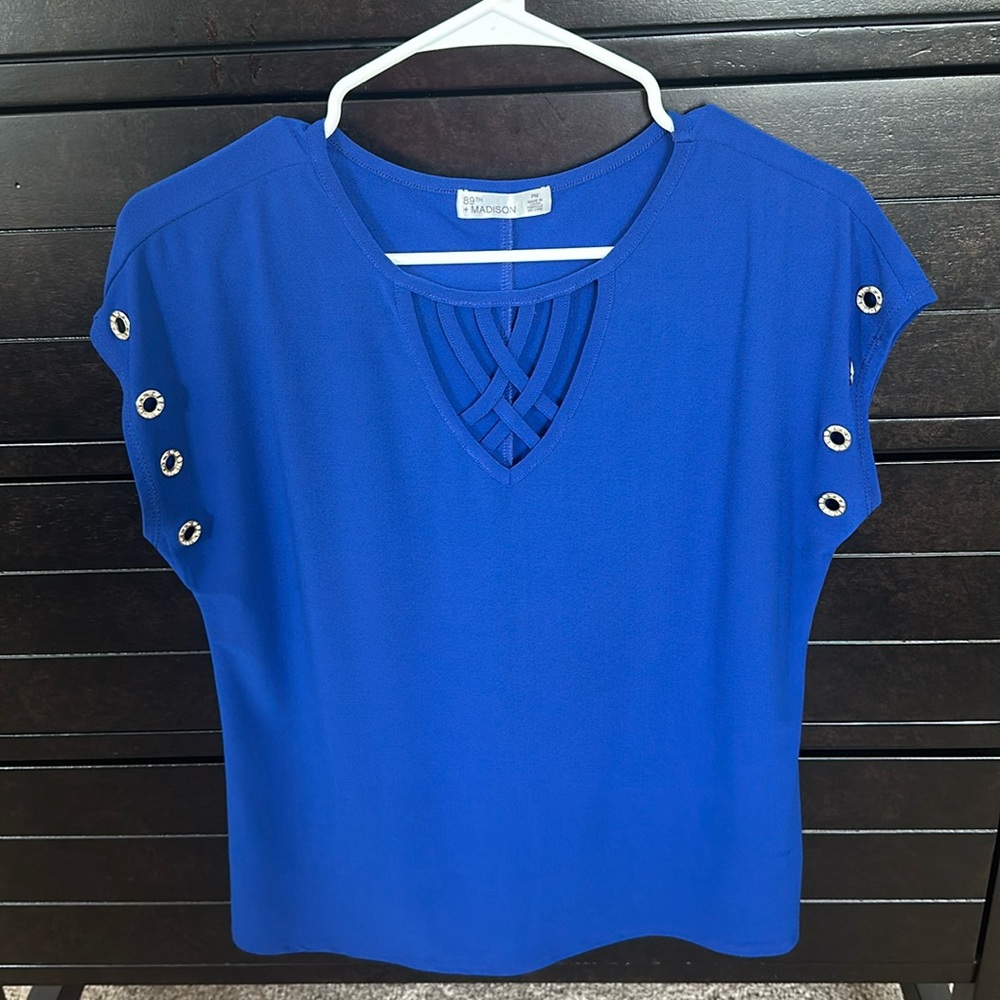 89th & Madisyn Royal Blue Top - size PM - excellent condition.